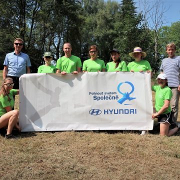 Volunteer day at Hyundai meadow