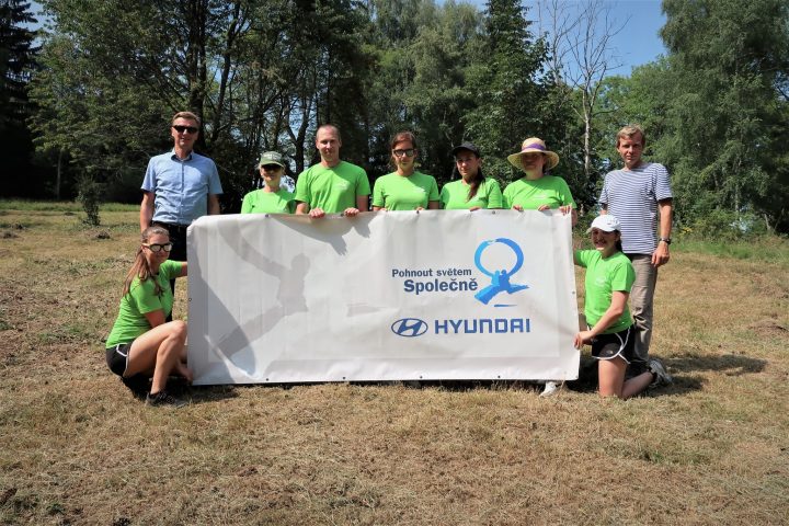 Volunteer day at Hyundai meadow