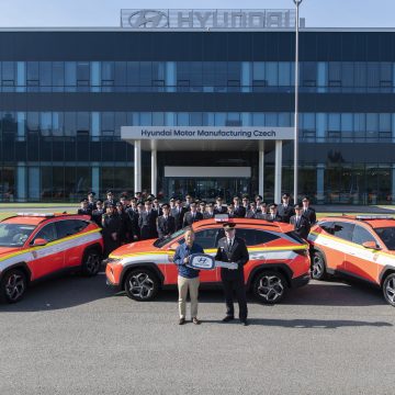 Nošovický Hyundai předal krajským hasičům 24 Tucsonů